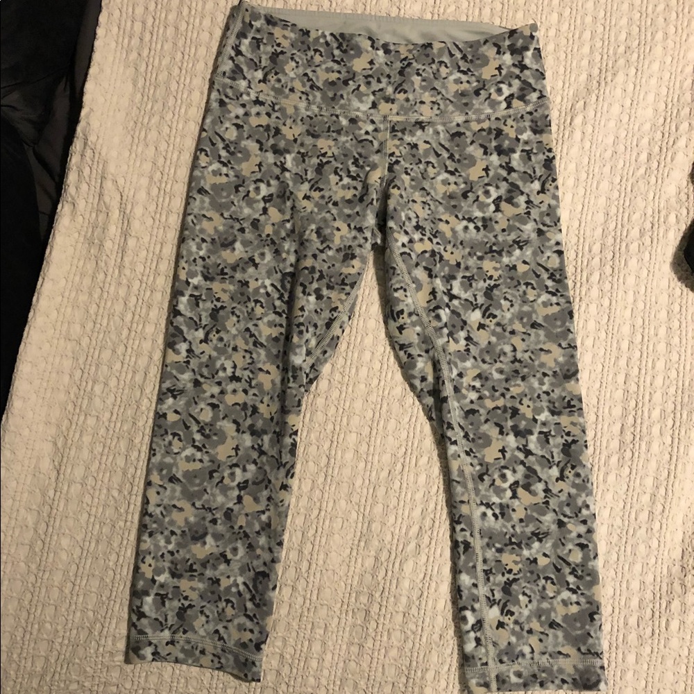 Lululemon Wunder Under Crop Pant size 6